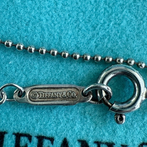 Tiffany large initial C letter pendant necklace - Picture 4 of 4